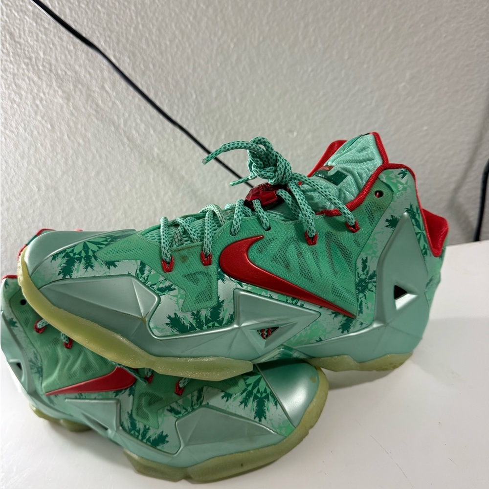 Nike lebron 11 Christmas Men's Sneakers in Green with Red Accents - Picture 3 of 8